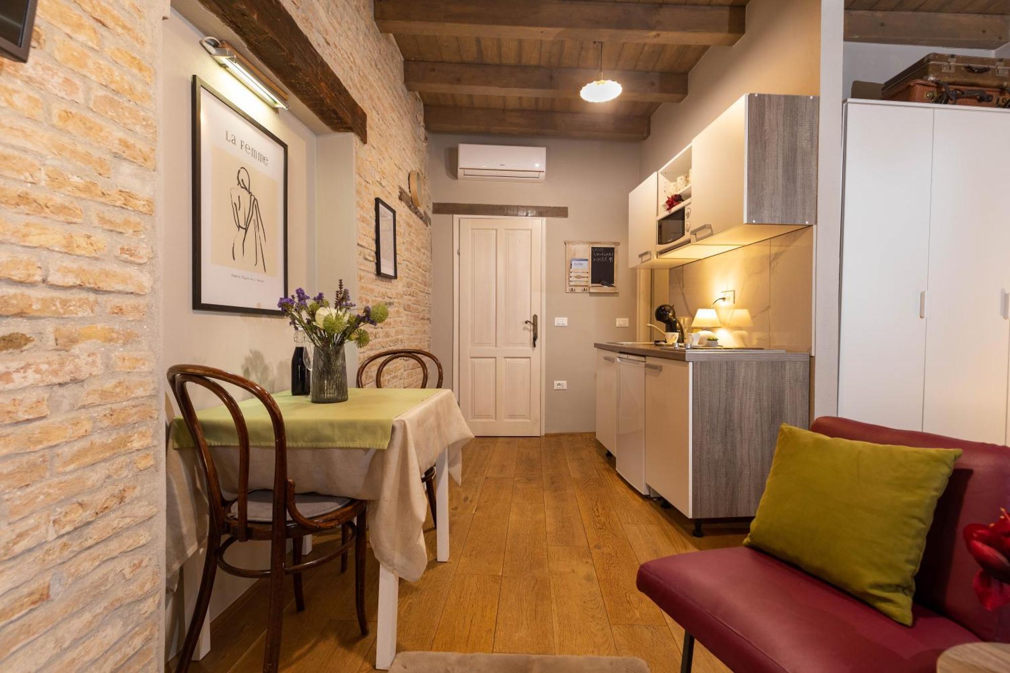 Apartman Casa Kaligari History *